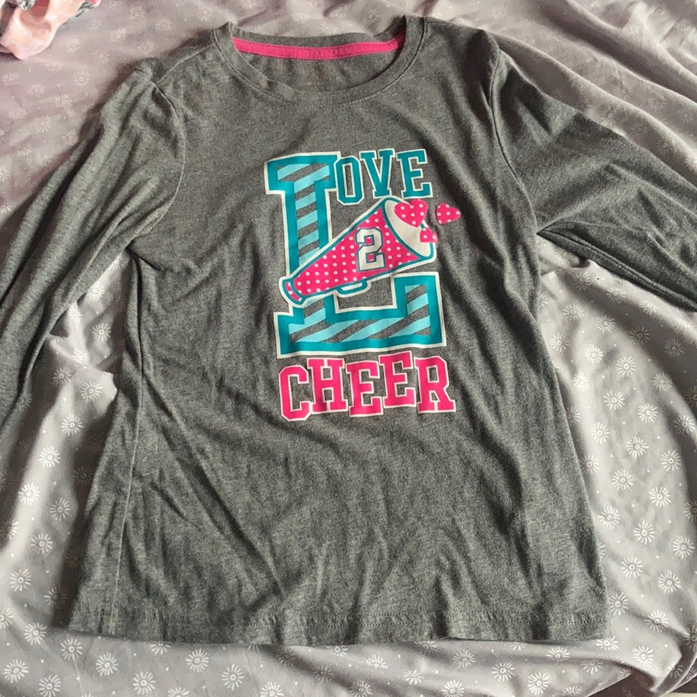 gray shirt